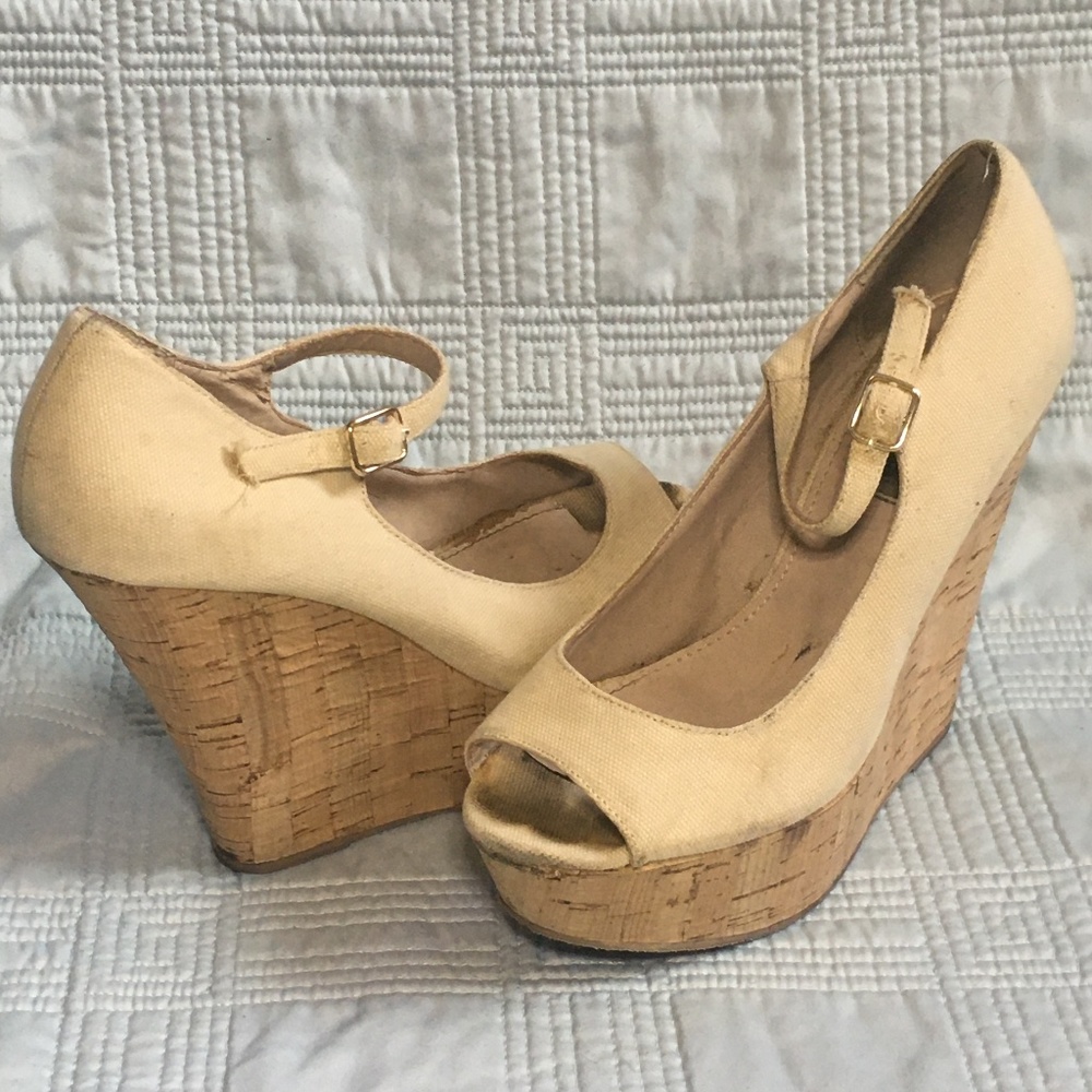 STEVE MADDEN Peep-Toe Wedges